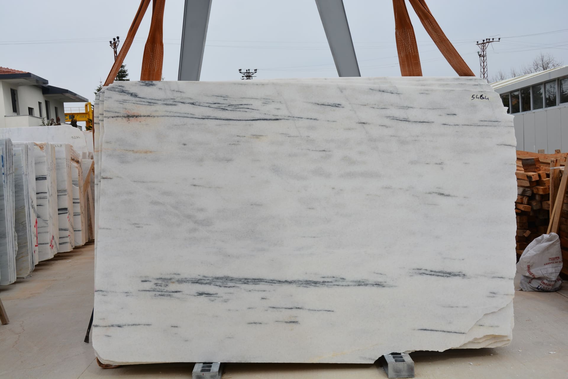 Metell polished marble slab in White
