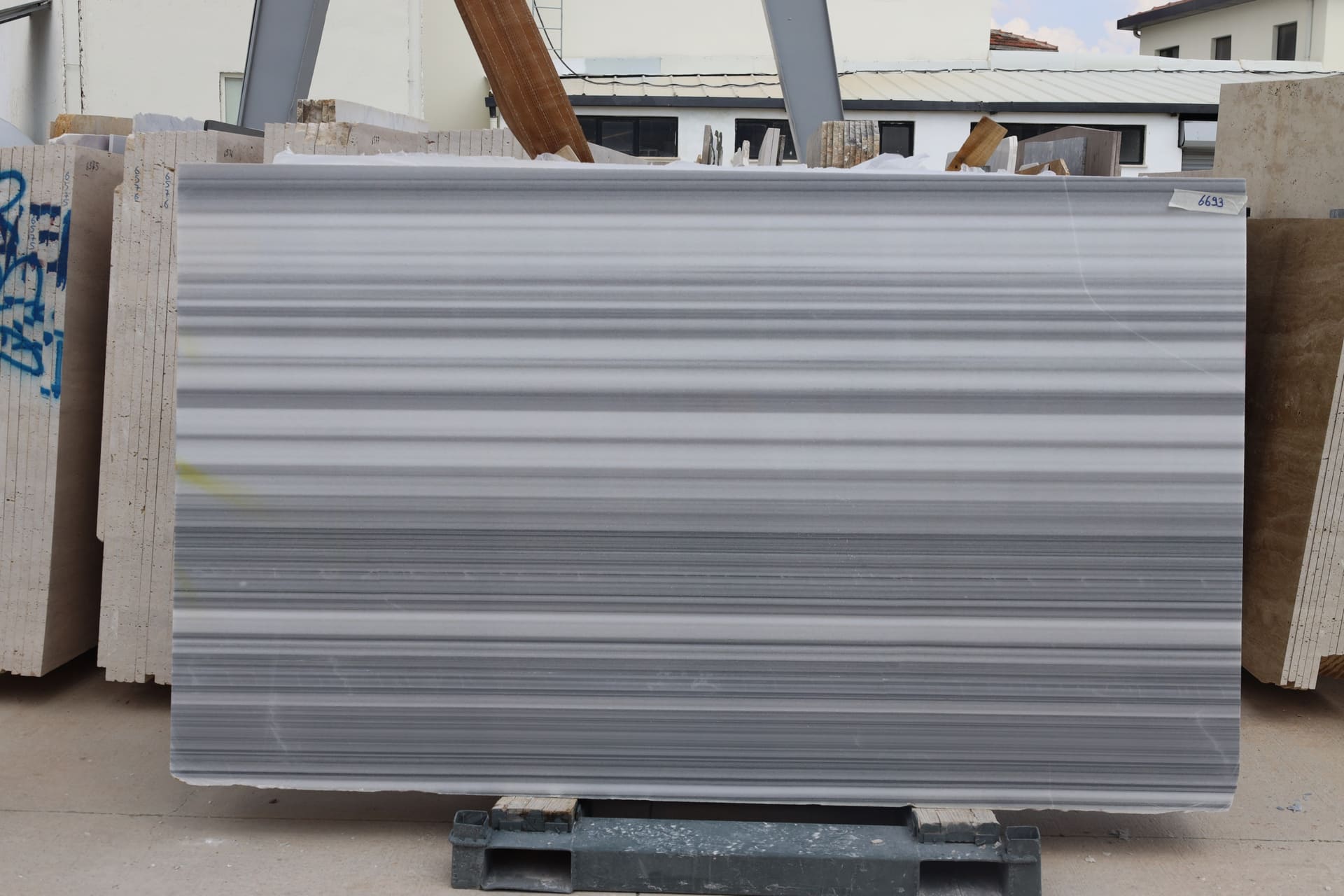 Sperenza polished marble slab in Semi White